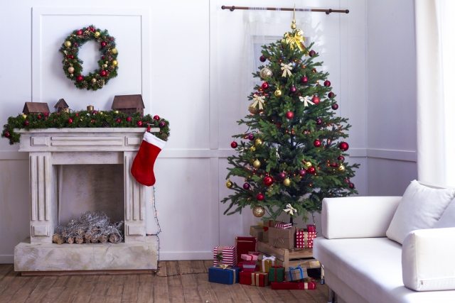 クリスマスツリーはいつから出して飾る時期は いつまでに片付ける
