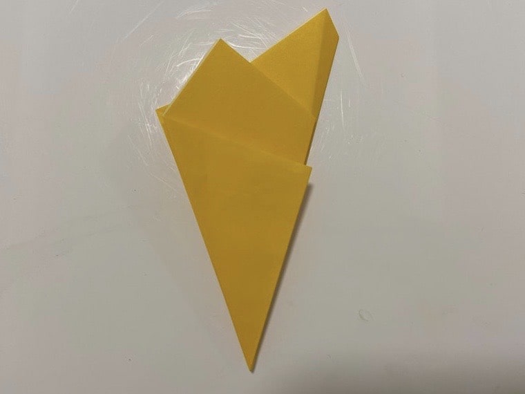 折り紙1枚で星の折り方と切り方 子供も作れる簡単オーナメント